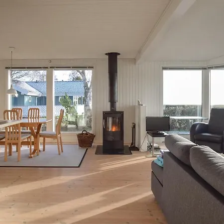 Three-bedroom In Nordenbro Vesteregn